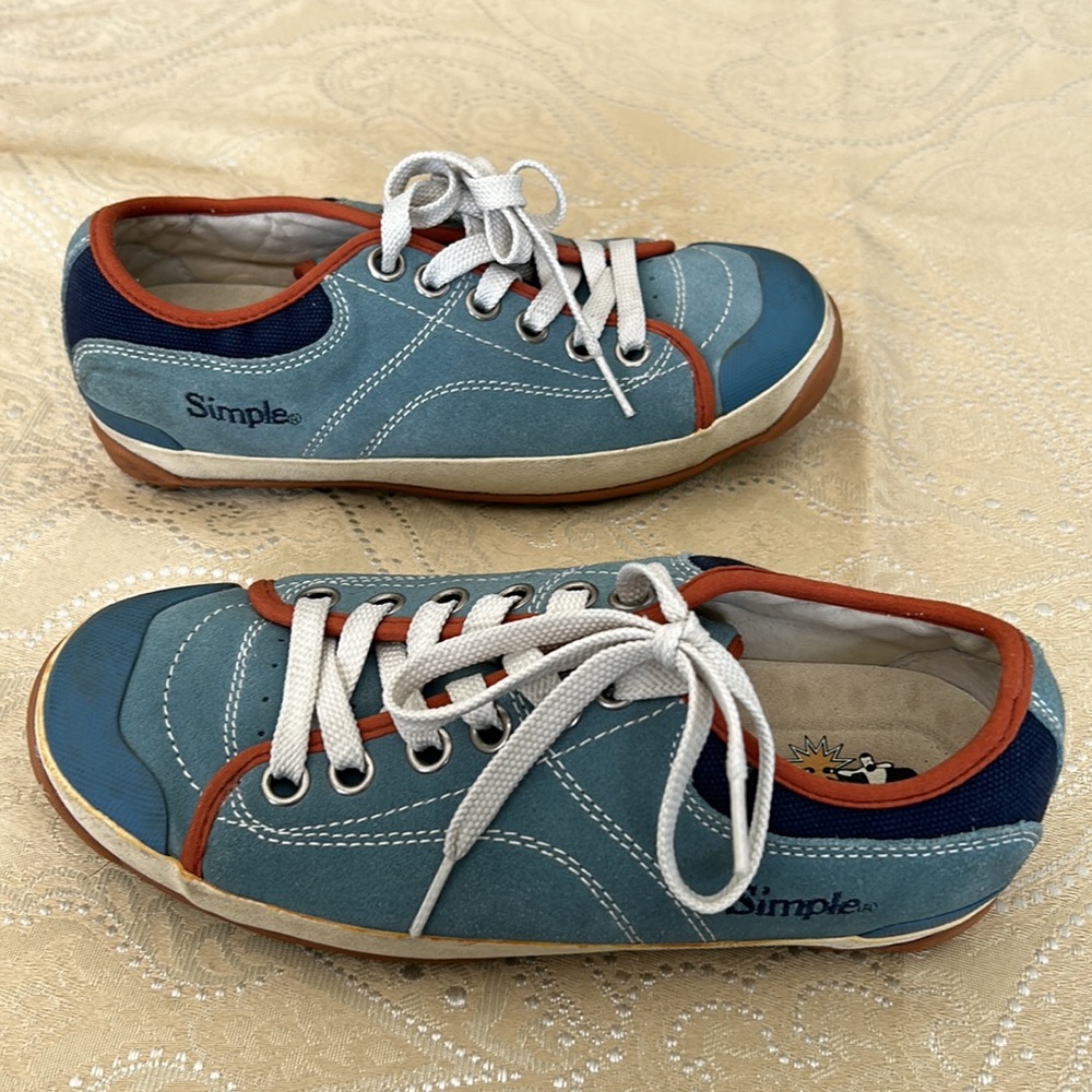Simple brand suede and canvas sneaker sz 8